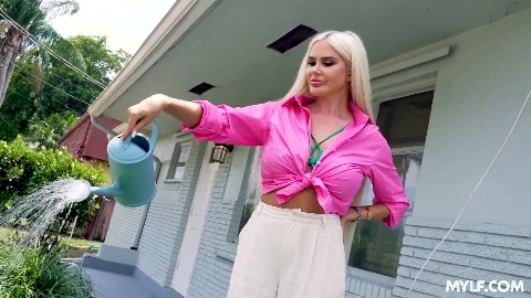 Nerdy Neighbor Fuck Her Brains Out [HD Porn] - Elisa Bethann