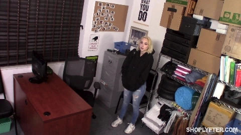 Skylar Vox - Shoplyfter