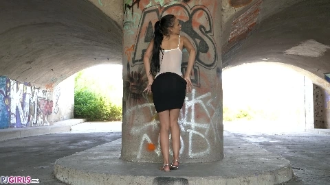 Nicole Love Love under the Bridge - PJGirls