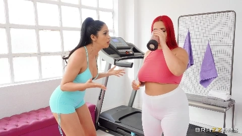 Julia De Lucia And Olivia Lapiedra Tra - BrazzersExxtra