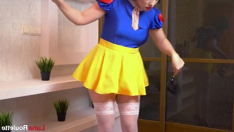 Naughty Snow White Sucks a Gnome Cock - Luna Roulette