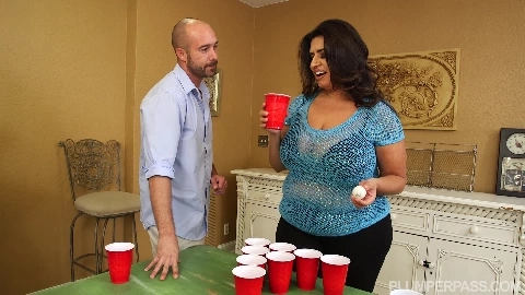 Strip Pong HD - Sofia Rose