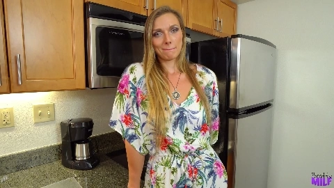 Layna Landry Stepmom Has A New Crush - BrattyMILF