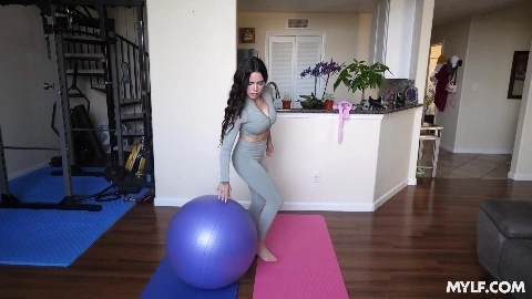 Suttin Yoga For Sex - MilfBody