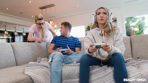 Heather Honey Hot Nerd Cucks Gamer - TeensLoveHugeCocks