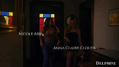 Nicole Aria Anna Claire Clouds - Delphine