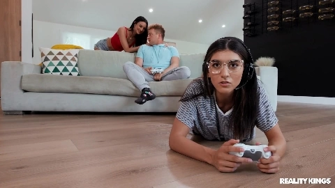 Eliza Ibarra Fucking Gamer Roomies BF - HotGirlsGame