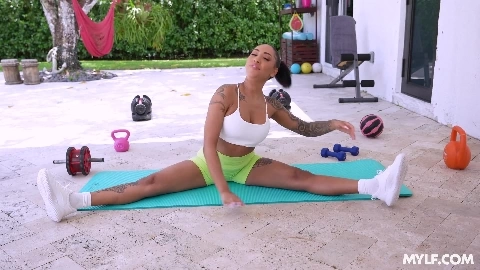 Kona Jade Fit Busty MILF Summer Routine - MilfBody